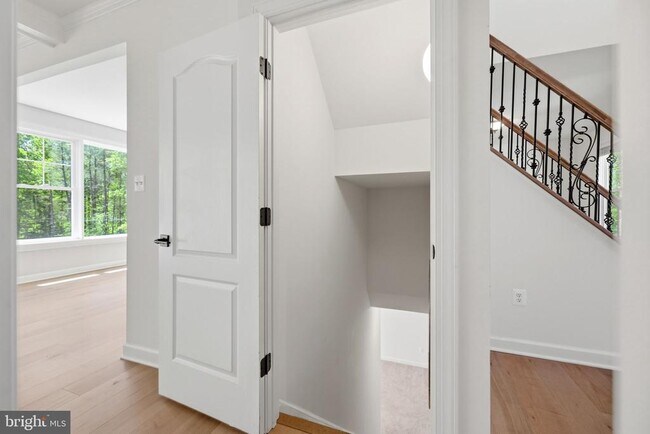 Building Photo - 301 Kingdom Dr