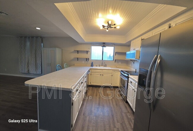 Building Photo - 460 S Main St