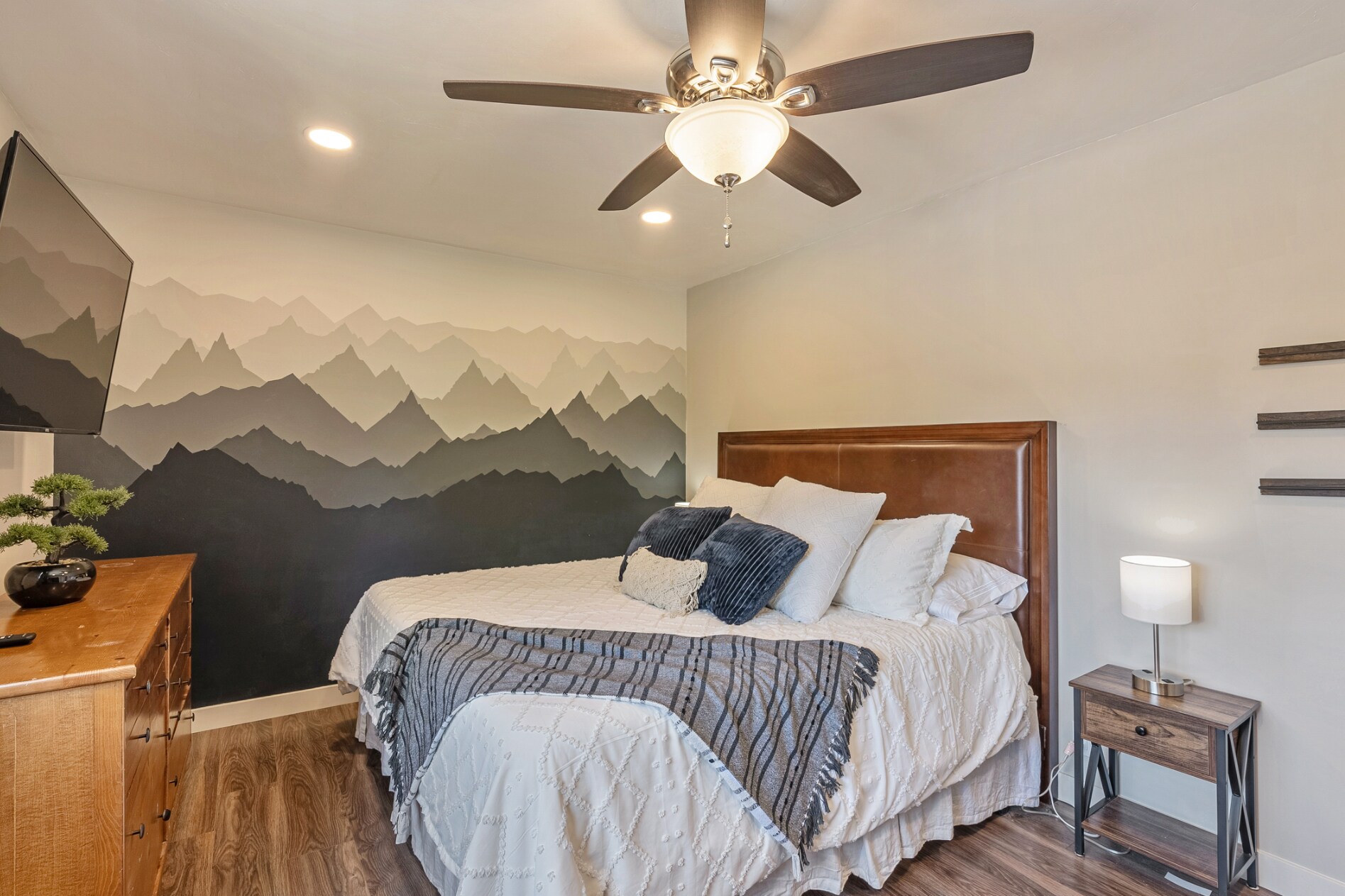 Building Photo - 5491 W Saguaro Dr