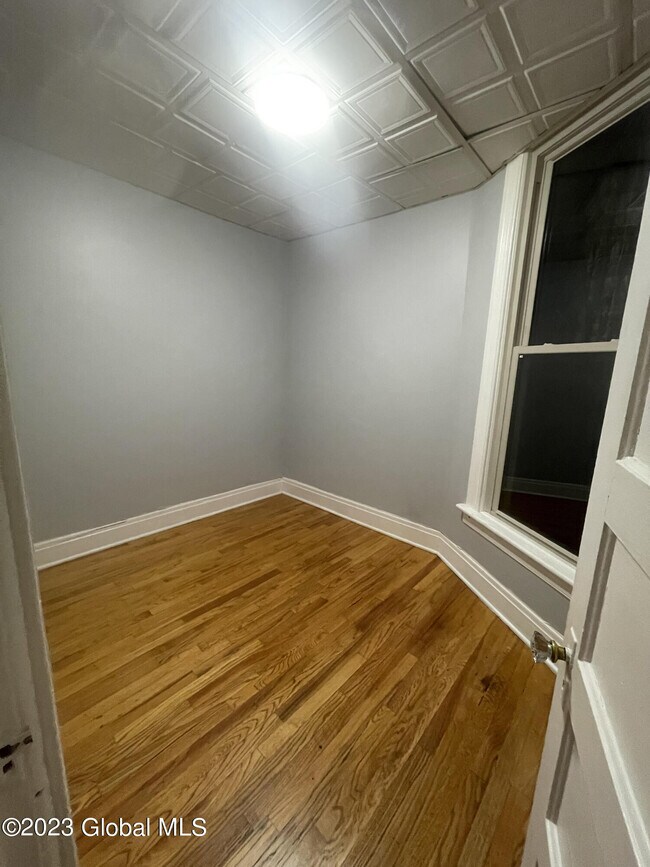 Building Photo - 198 4th St