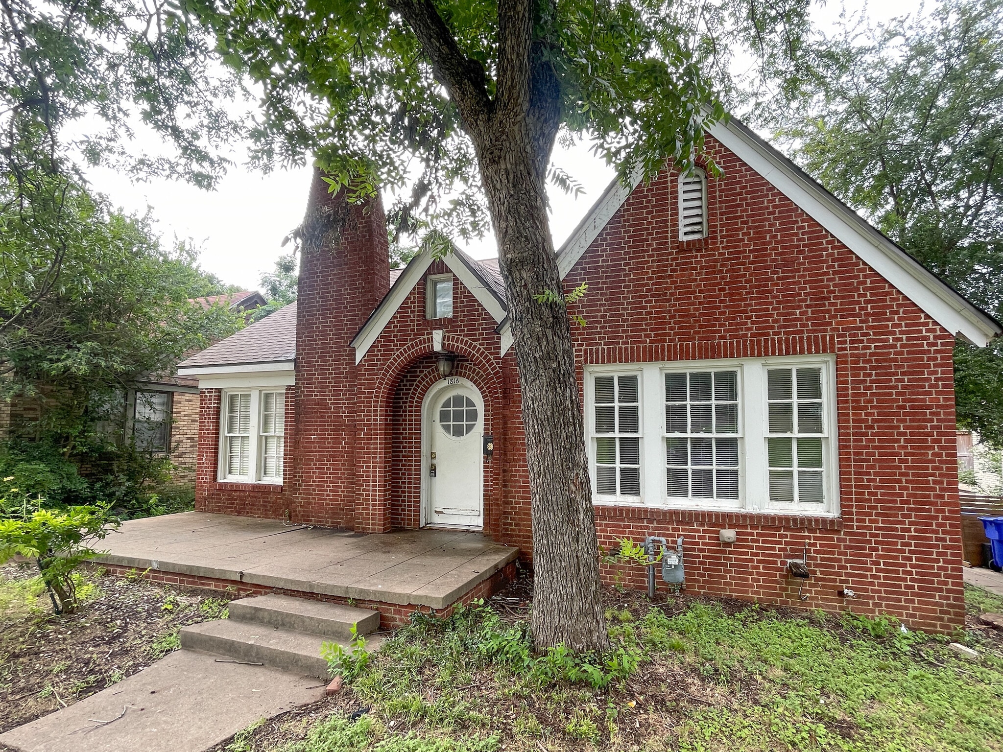 Building Photo - 1816 Colonial Ave
