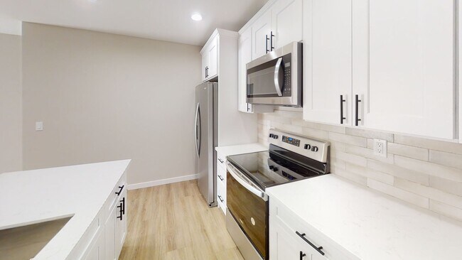 Building Photo - 5484 Dorothy Dr