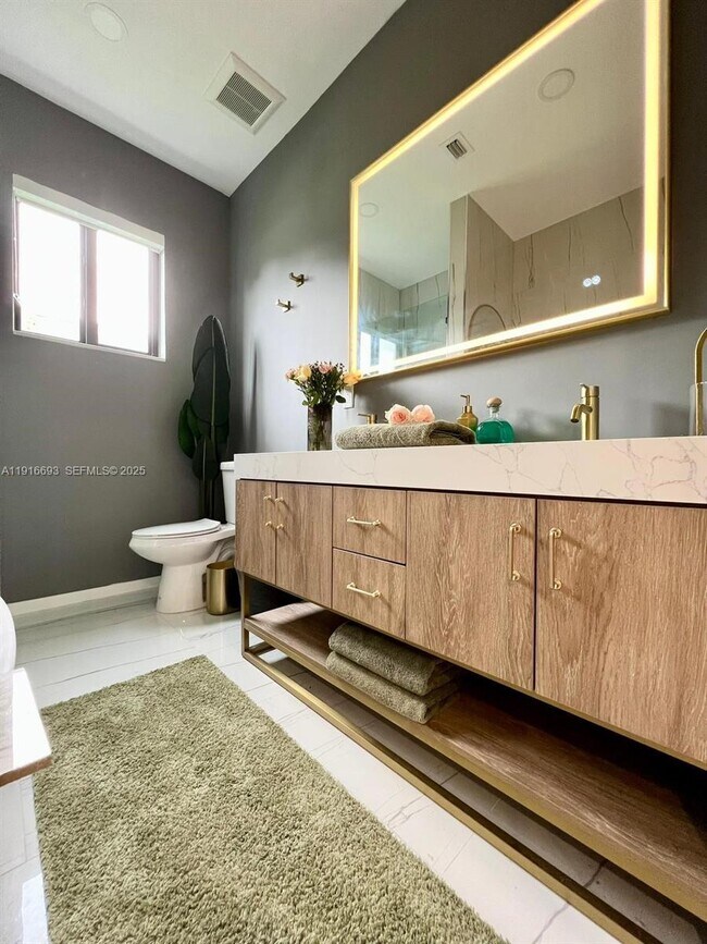 Building Photo - 2150 SW 46th Ct