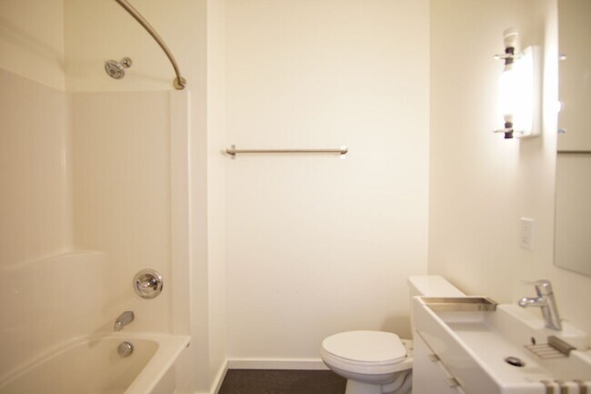 Building Photo - Modern 3rd Floor Urban 1Bdr with D/W & Washer/Dryer!