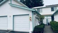 Building Photo - Cute and Quaint Updated Federal Way Condo