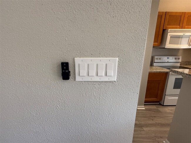 Building Photo - 7575 Cambridge St