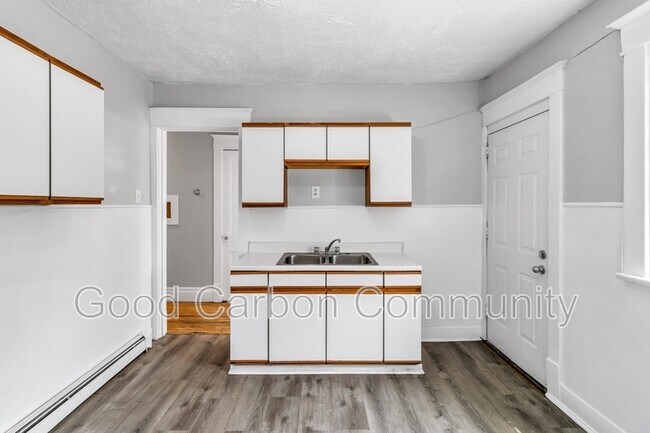 Building Photo - 1209 Hertel Ave