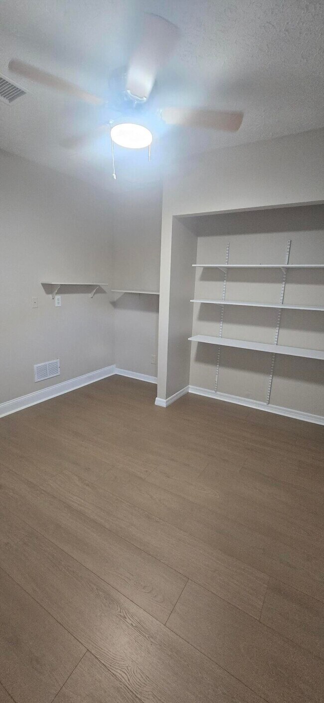 Building Photo - 1162 SE Floresta Dr