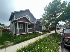 Building Photo - WINTER SPECIAL - $1695 Base Rent January-March - 2 Bed 2 Bath