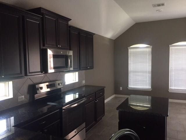 Building Photo - 405 Hendelson Ln