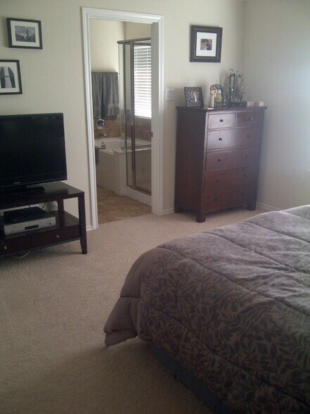 Building Photo - 24654 Folkstone Cir