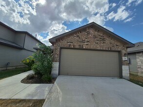 Building Photo - 156 Middle Grn Lp