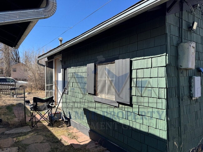 Building Photo - 1 Bed 1 Bath Cottage House