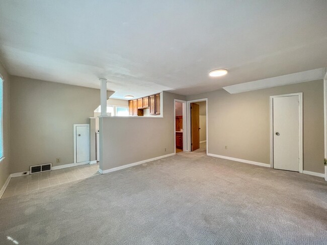 Building Photo - 2326 Storm St