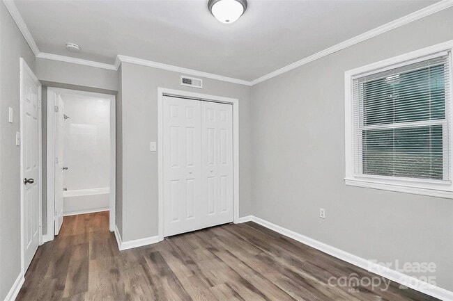 Building Photo - 911 Bannister Pl