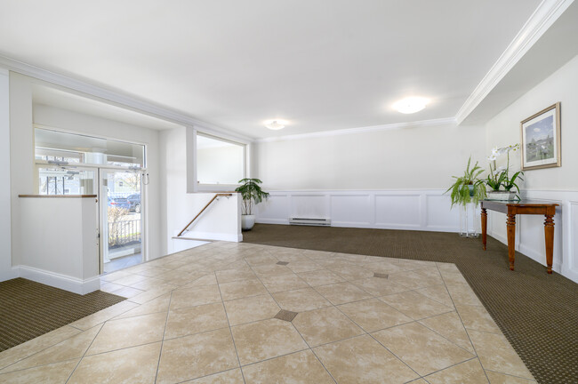 Building Photo - 185 Melba St