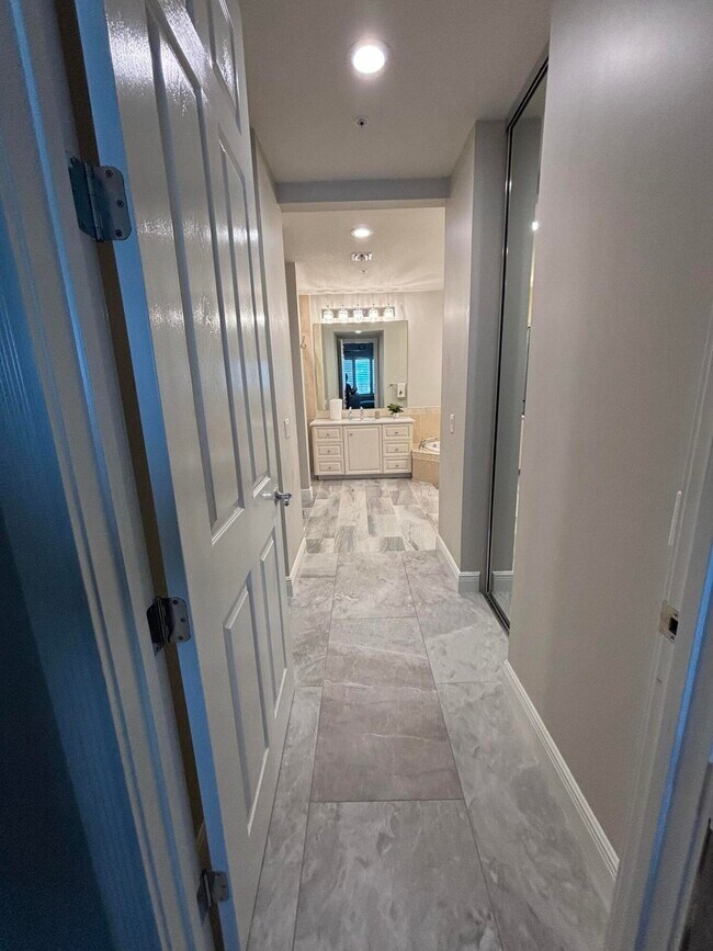 Building Photo - 33 Harbour Isle Dr W