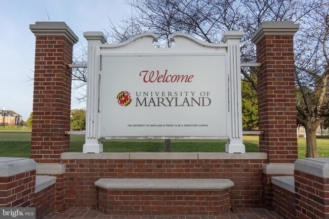 Building Photo - 6012 Westchester Park Dr