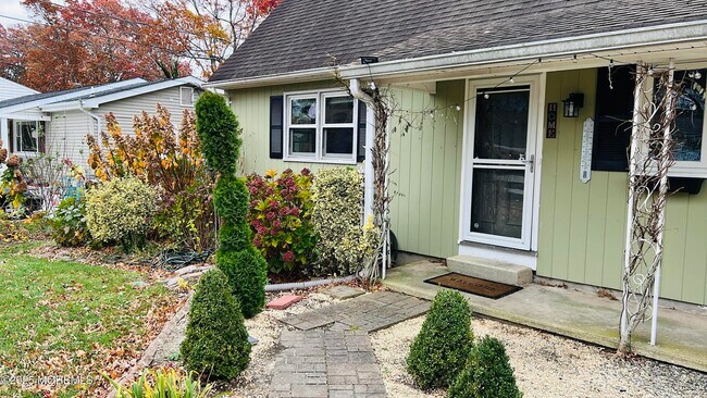 Building Photo - 891 Raleigh Dr