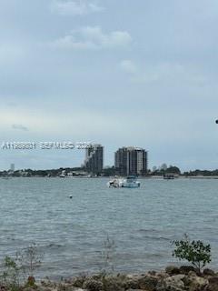 Building Photo - 1750 N Bayshore Dr