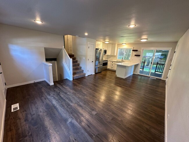 Building Photo - Charming 3 bedroom home in desirable Puyallup