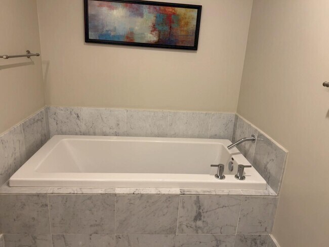 Building Photo - 253 NE 2nd St