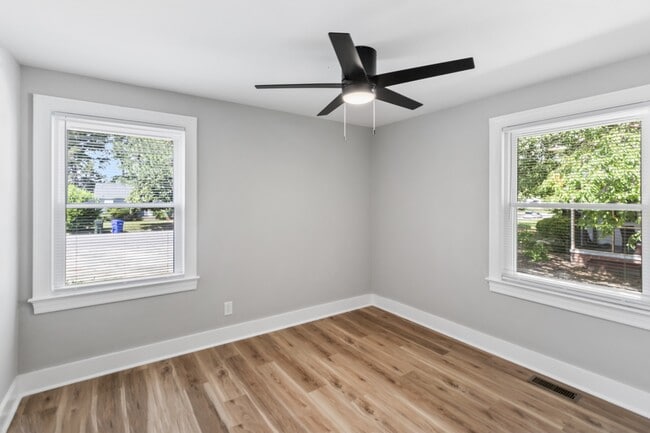 Building Photo - 2402 E 3rd St