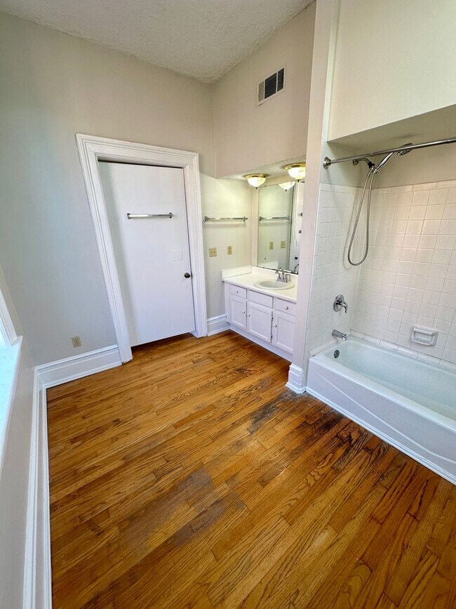 Building Photo - 217 Abercorn St