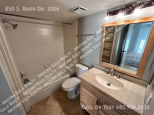 Building Photo - 850 S River Dr