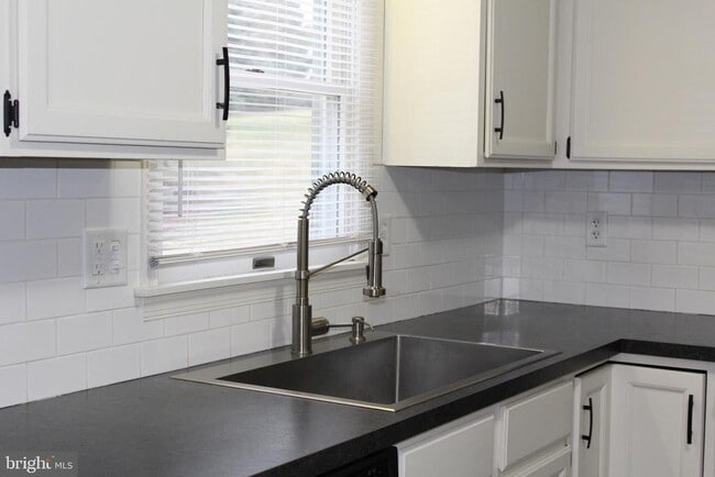 Building Photo - 2103 Foxfire Dr