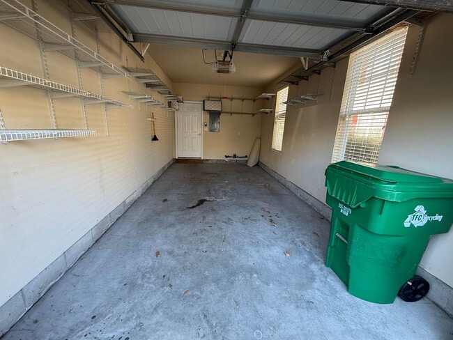 Building Photo - 2BR & 2BA Condo in Central Location w/Garage-Available 06/22/26