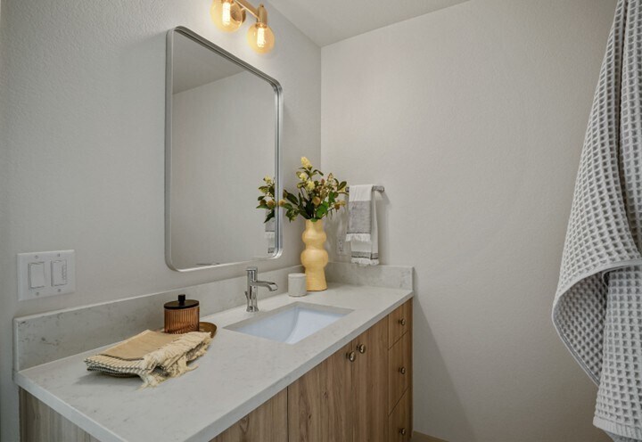 Building Photo - 1321 Oppek St NE