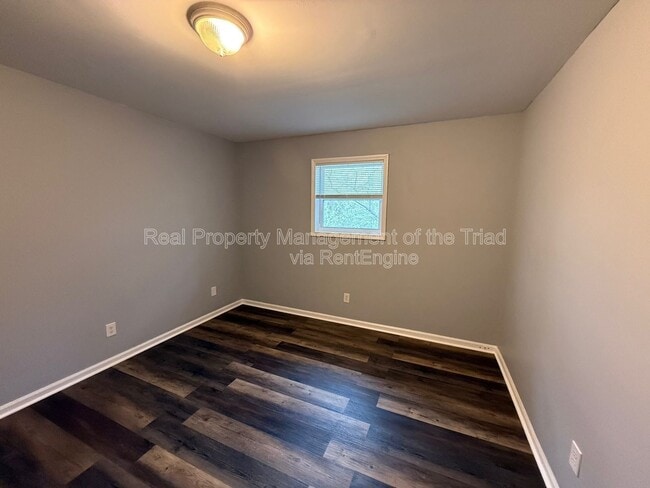 Building Photo - 2406 Markwood Ln SE