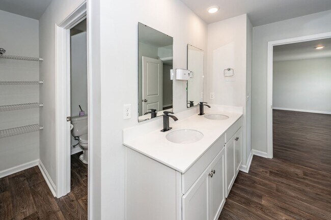 Building Photo - 4 Bedroom 2.5 Bath Home in Cane Bay Planta...