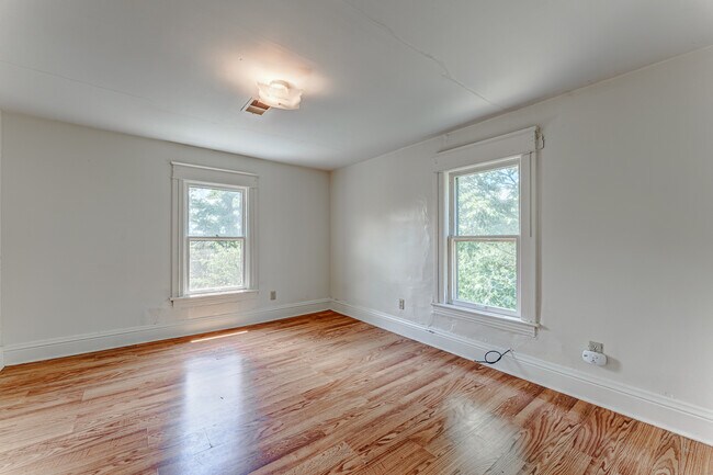 Building Photo - 975 Dorsey Ave