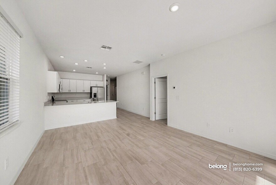 Building Photo - 18228 Pleasantview Blvd