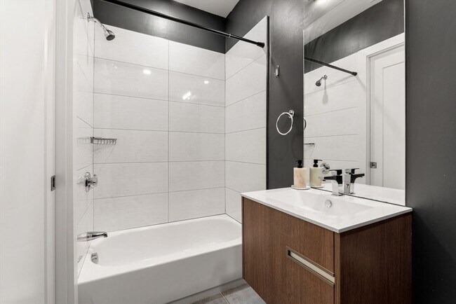 Building Photo - 34 Dix St