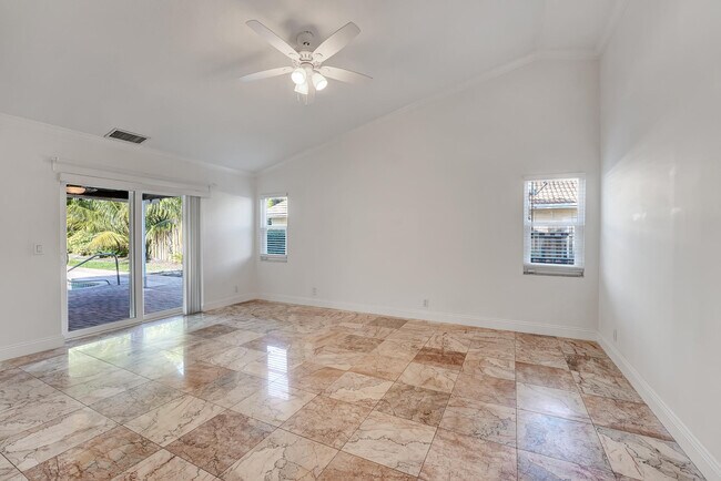 Building Photo - 1375 NW 16th St