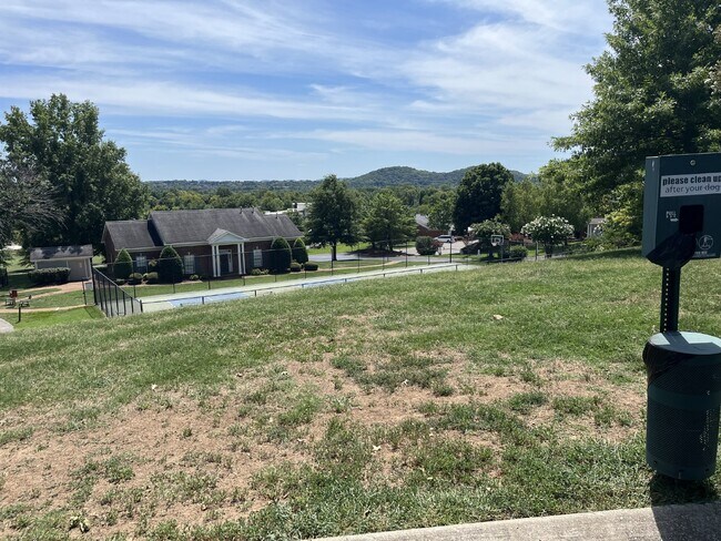Building Photo - 1622 Brentwood Pointe