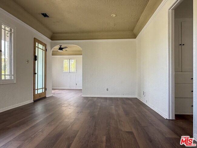 Building Photo - 1401 Dartmouth Dr