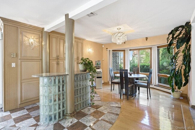 Building Photo - 1 Bridle Path Dr