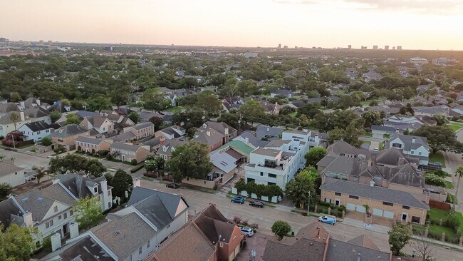 Building Photo - Beautiful contemporary home in the sought-...
