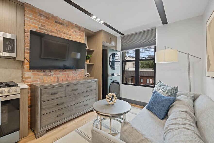 Building Photo - 115 Franklin St