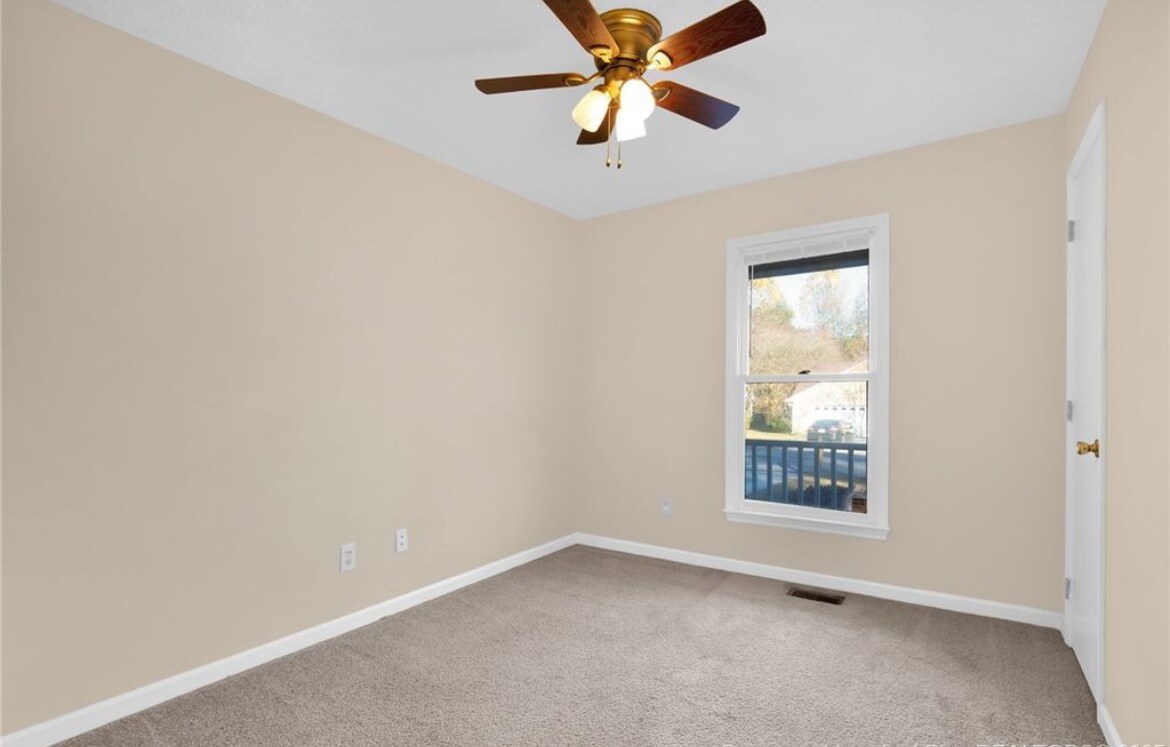 Building Photo - 1332 Oak Knolls Dr