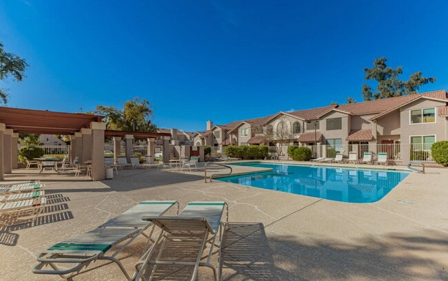 Building Photo - Townes at South Park