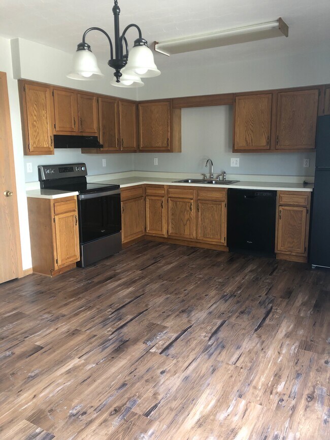 Kitchen - 209 Ritchie Ave