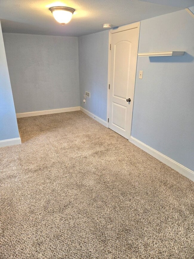 Building Photo - Beautiful Move-In Ready Single Family Home!