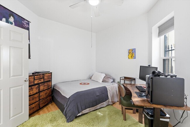 Building Photo - 5739 N Winthrop Ave