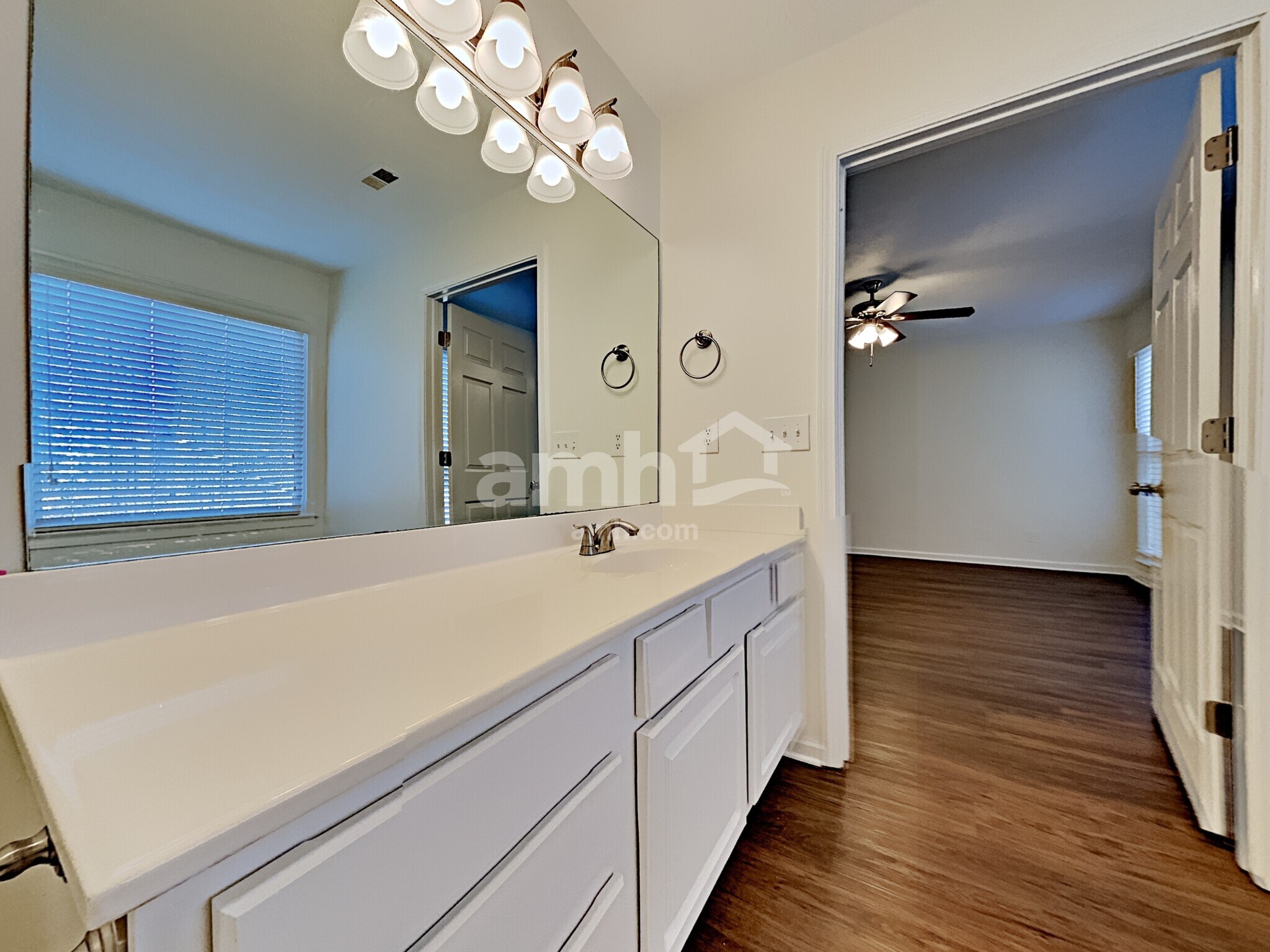 Building Photo - 893 Wellsley Ct