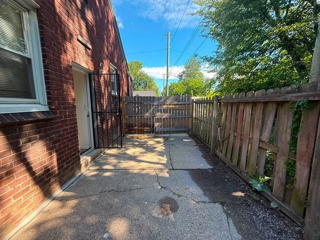Building Photo - 11031 Courville St